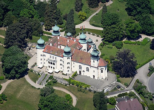 Aerial image of the Schloss Artstetten (view from the southeast)